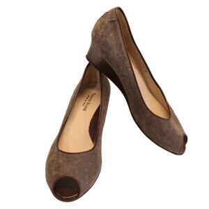 Taryn Rose Size 38.5 Brown Floral Textured Peep Toe Wedge Made in Italy